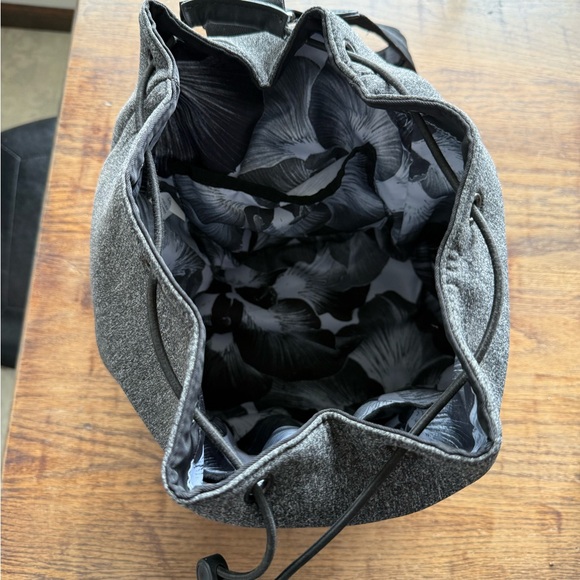 Lululemon Drawstring Bag - Picture 5 of 14
